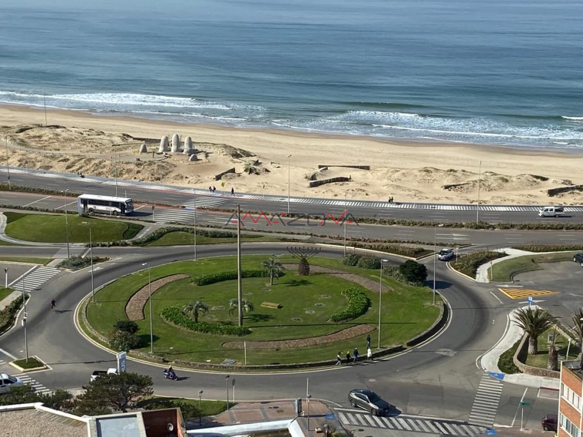 ALQUILO TORREON, vista a la brava,4 dormitorios,3 baños+Toilette;Mucama diaria;Servicio de playa;Garaje-Punta del Este-Mansa-Brava