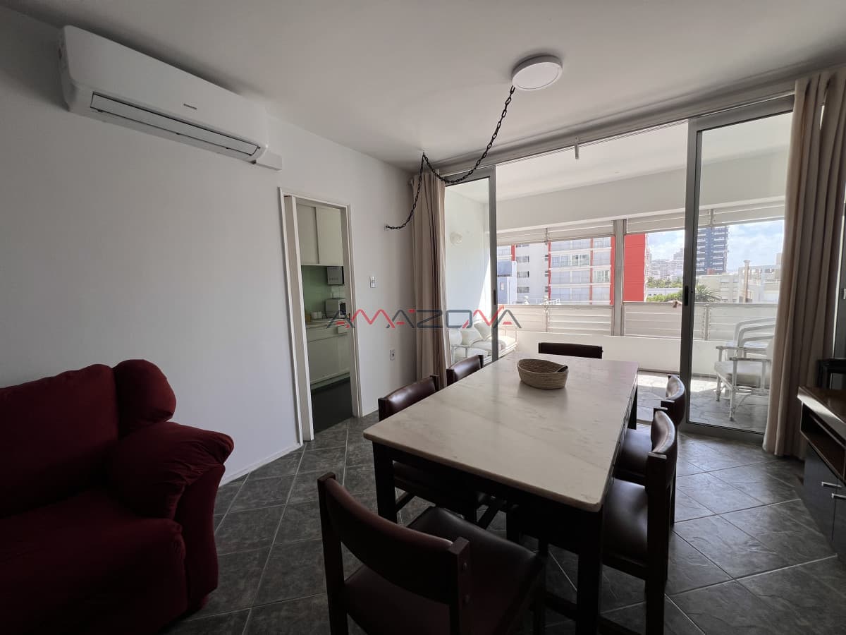 2 dormitorios, garaje, balcon, wifi, mucama diaria.