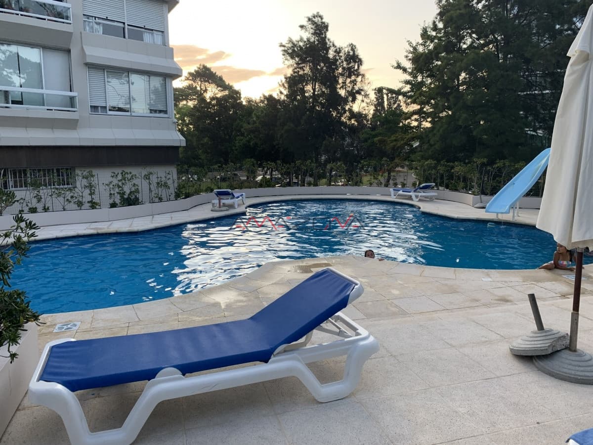 Dormar: 3 Dormitorios, 3 baños, mucama diaria, piscina, frente al shopping