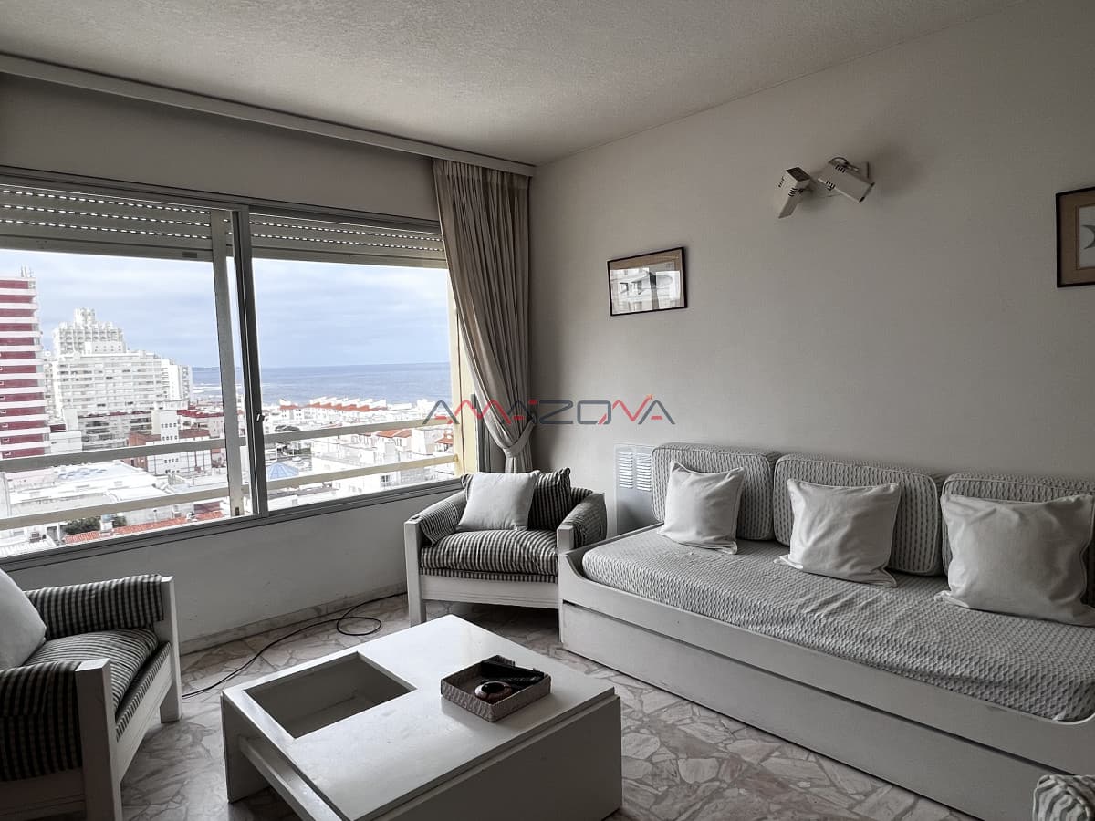 Venta apartamento  Punta del Este,  península, 1 dormitorio y medio, vista al mar.