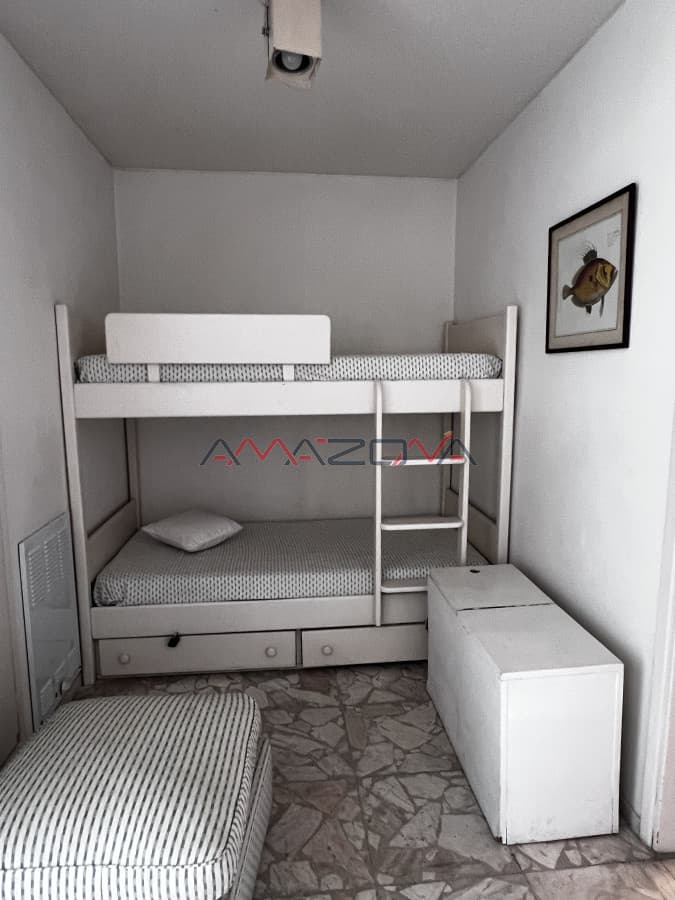 Venta apartamento  Punta del Este,  península, 1 dormitorio y medio, vista al mar.