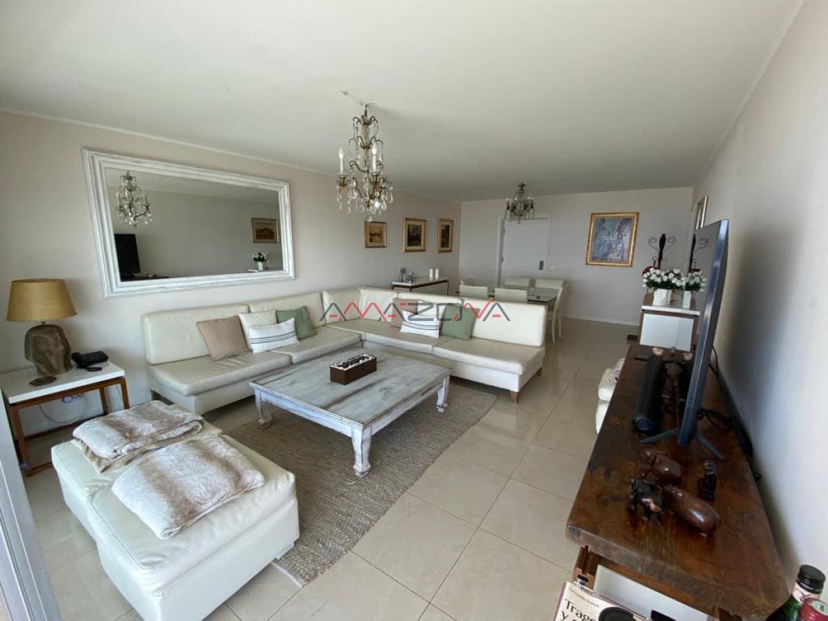 ALQUILO TORREON, vista a la brava,4 dormitorios,3 baños+Toilette;Mucama diaria;Servicio de playa;Garaje-Punta del Este-Mansa-Brava