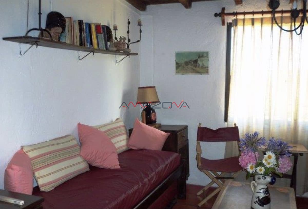 VENTA  CASA + TERRENO LINDERO  en Punta Rubia-Apto préstamo bancario, construccIon tradicional techo de planchada -2 dorm 2 baños,  una sola planta.