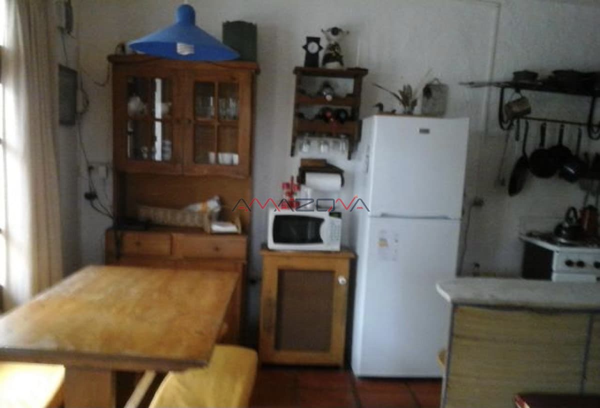 VENTA  CASA + TERRENO LINDERO  en Punta Rubia-Apto préstamo bancario, construccIon tradicional techo de planchada -2 dorm 2 baños,  una sola planta.