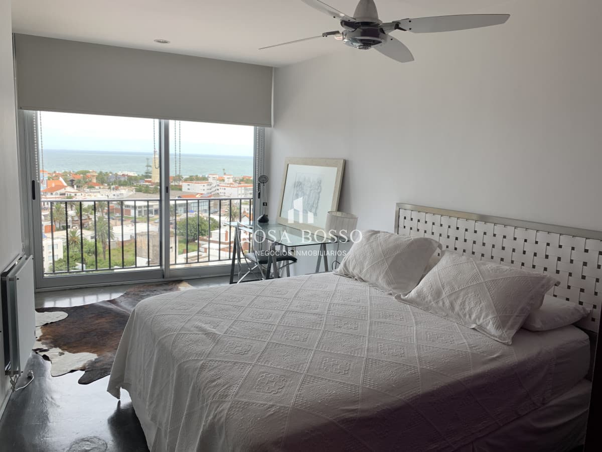 VENTA,1 dormitorio, 2 baños,  con amplio living comedor y vista al faro, mansa y brava