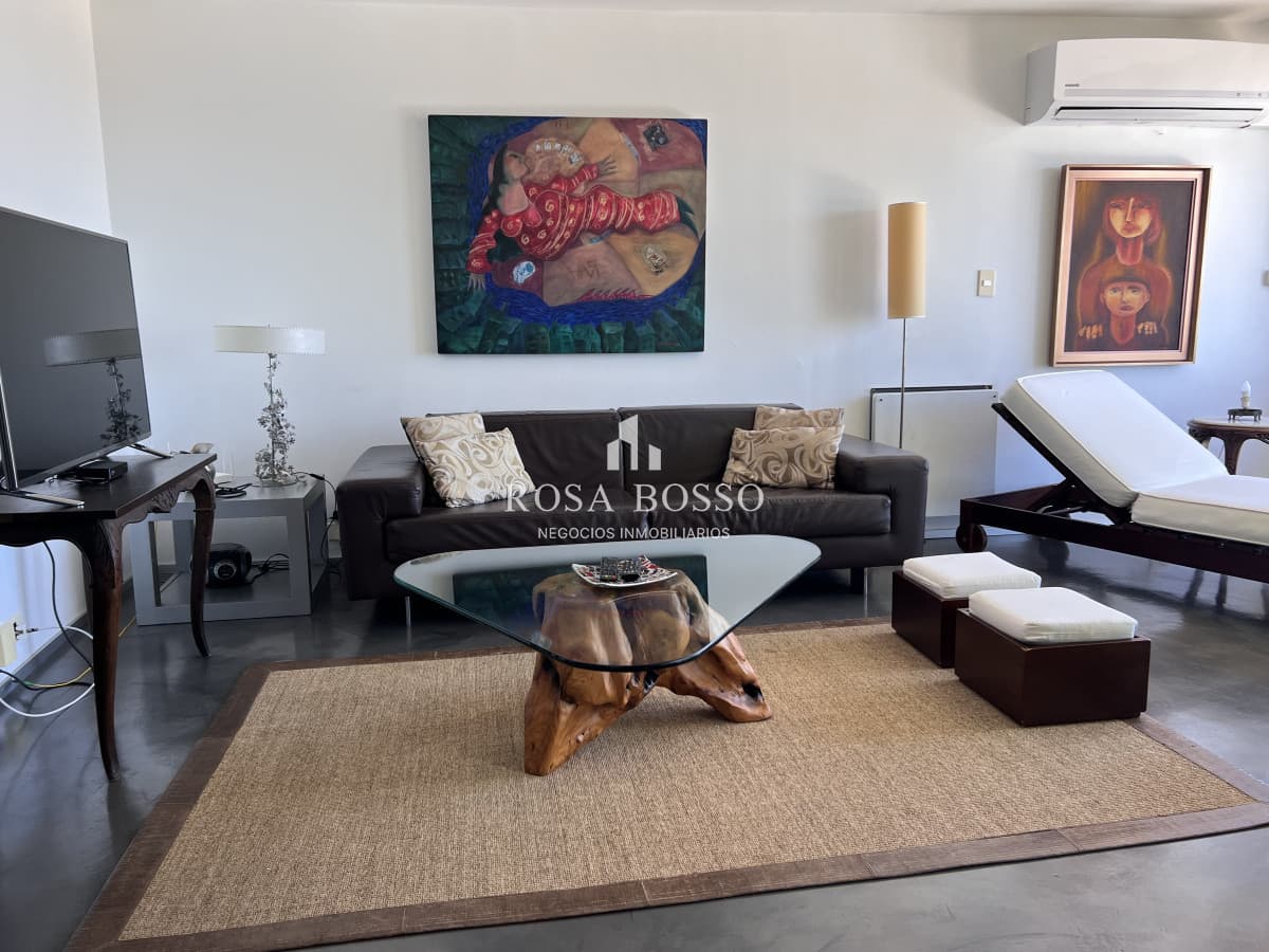 VENTA,1 dormitorio, 2 baños,  con amplio living comedor y vista al faro, mansa y brava