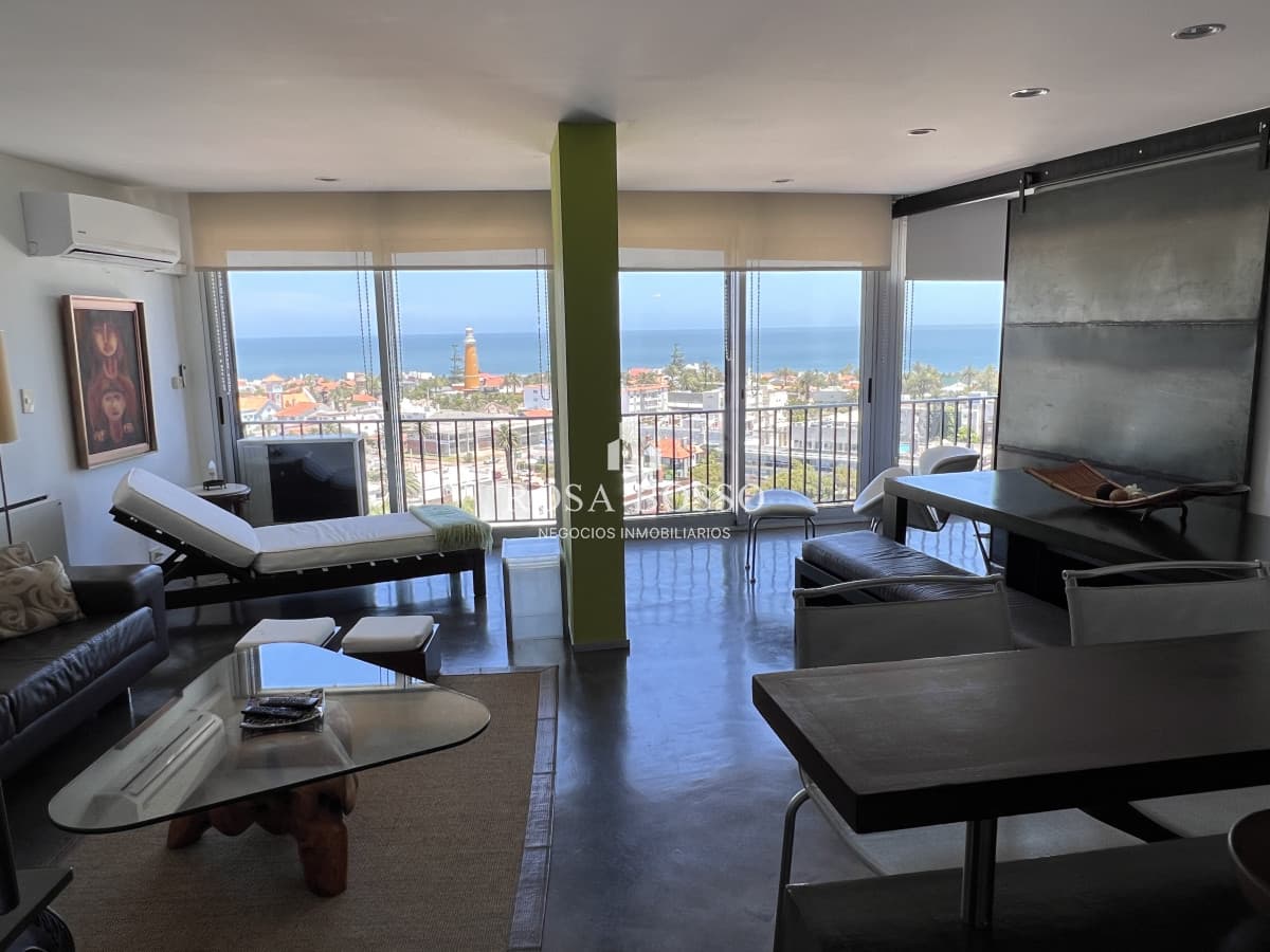 VENTA,1 dormitorio, 2 baños,  con amplio living comedor y vista al faro, mansa y brava