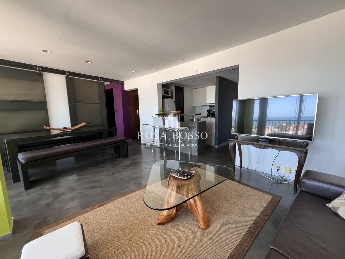 VENTA,1 dormitorio, 2 baños,  con amplio living comedor y vista al faro, mansa y brava