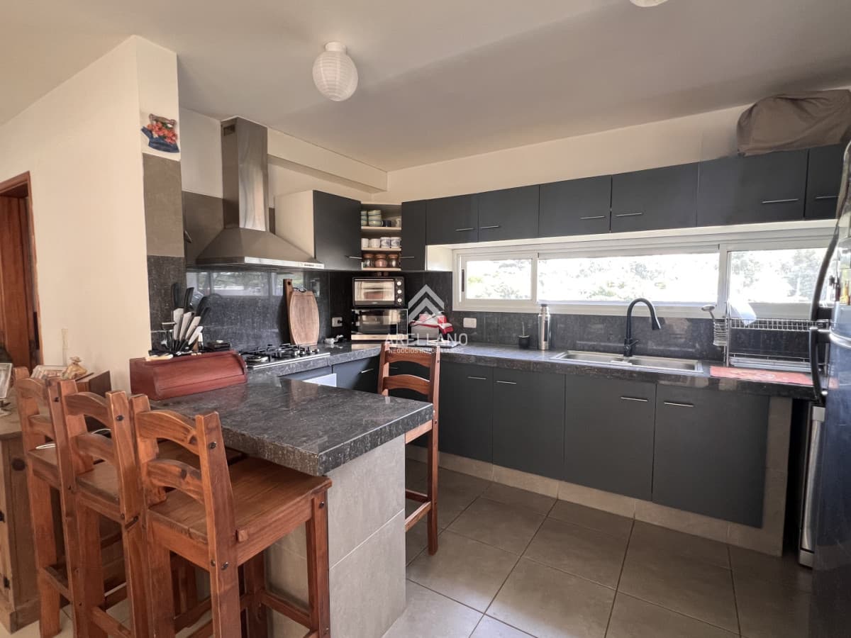 Casa ID.6120 - Venta Casa de diseño moderno, a pasos del mar; 3 dormitorios