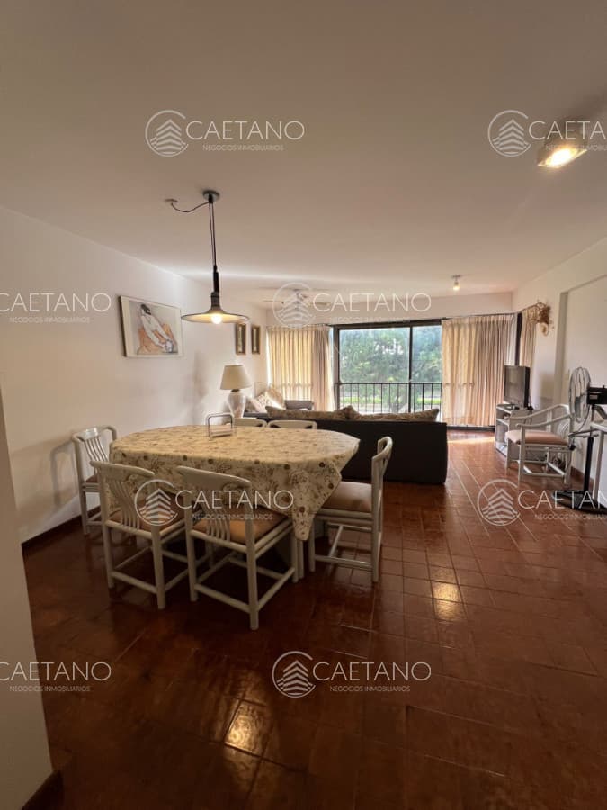 VENTA APARTAMENTO 3 DORMITORIOS , 2 BAÑOS , DORMITORIO Y BAÑO SERVICIO