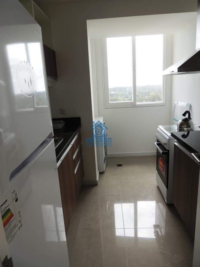 TORRE ONE -PUNTA DEL ESTE  ALQUILA APARTAMENTO UN DORMITORIO , UN BAÑO  !!  -