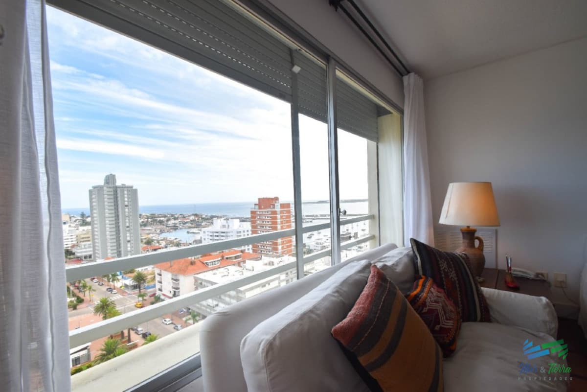 Apartamento de 3 dormitorios con vista al mar ,Punta del Este