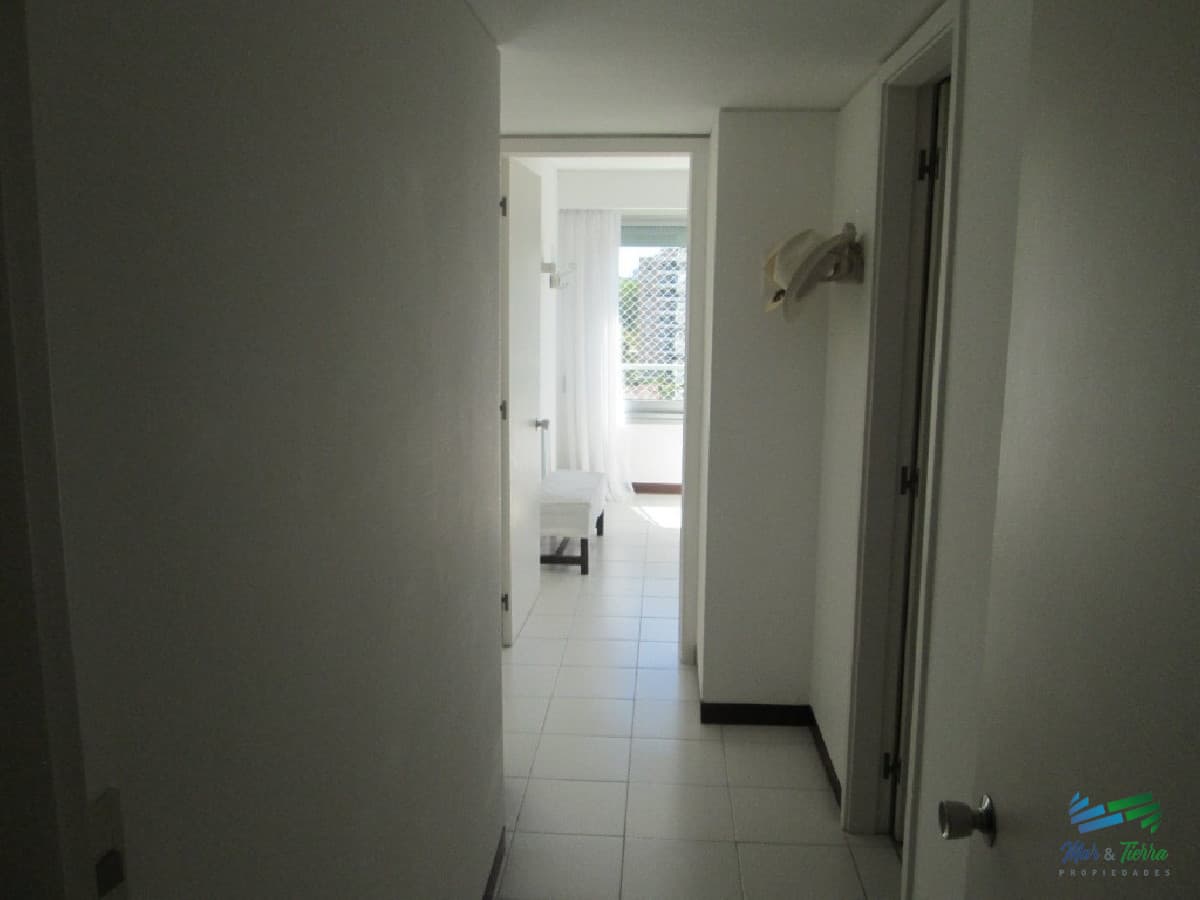 Excelente oportunidad... torre de categoría, con excelentes servicios, ubicado en primera línea sobre playa brava