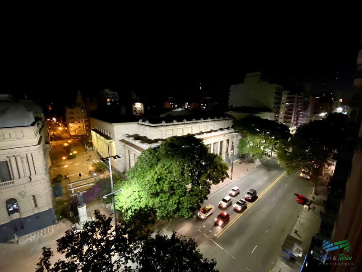 Vendo apartamento, estudio, oficina, 1 dormitorio piso alto, centro de Montevideo