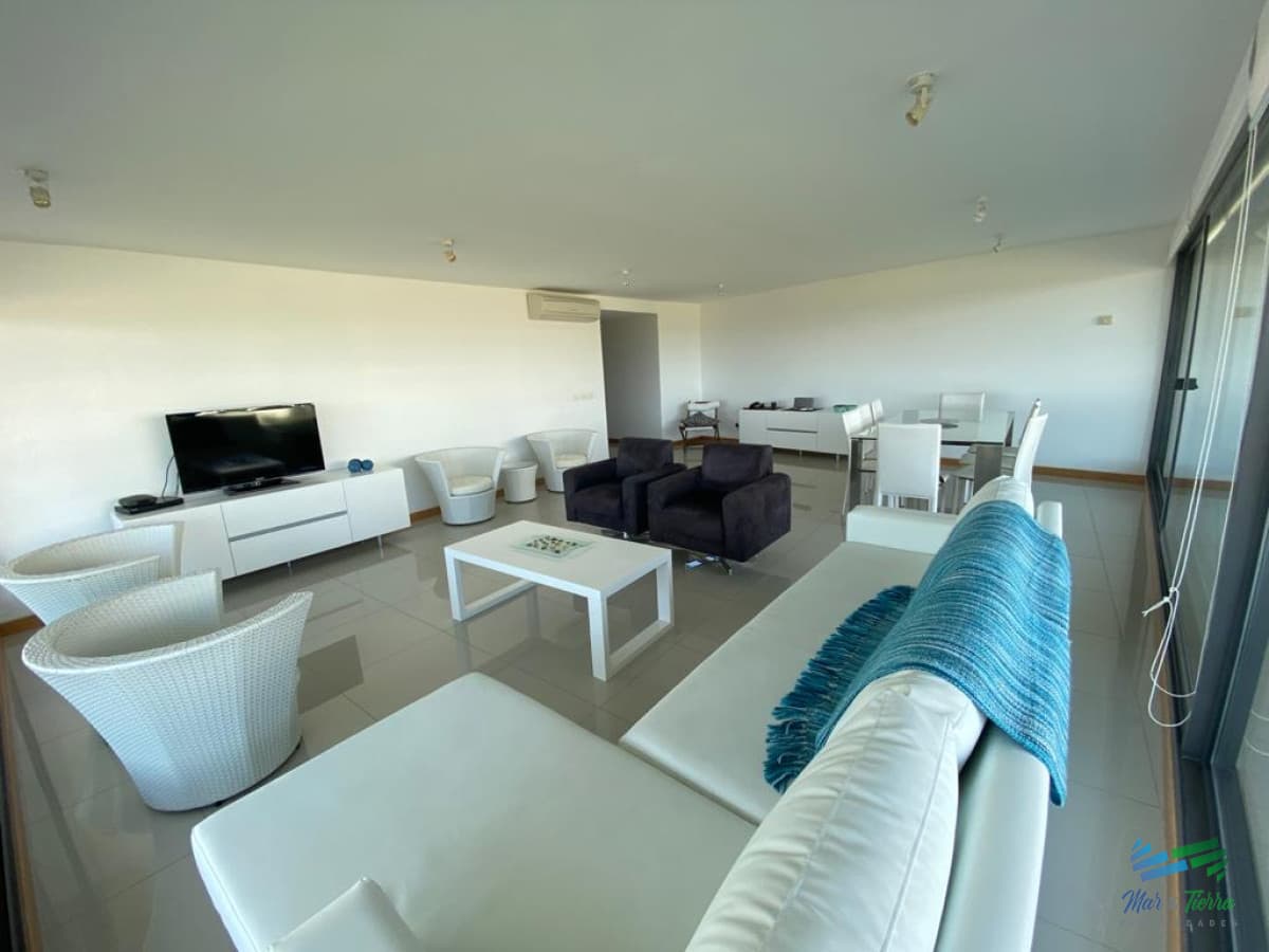 Vendo apartamento 3 dormitorios en brava frente al mar, Punta del Este.