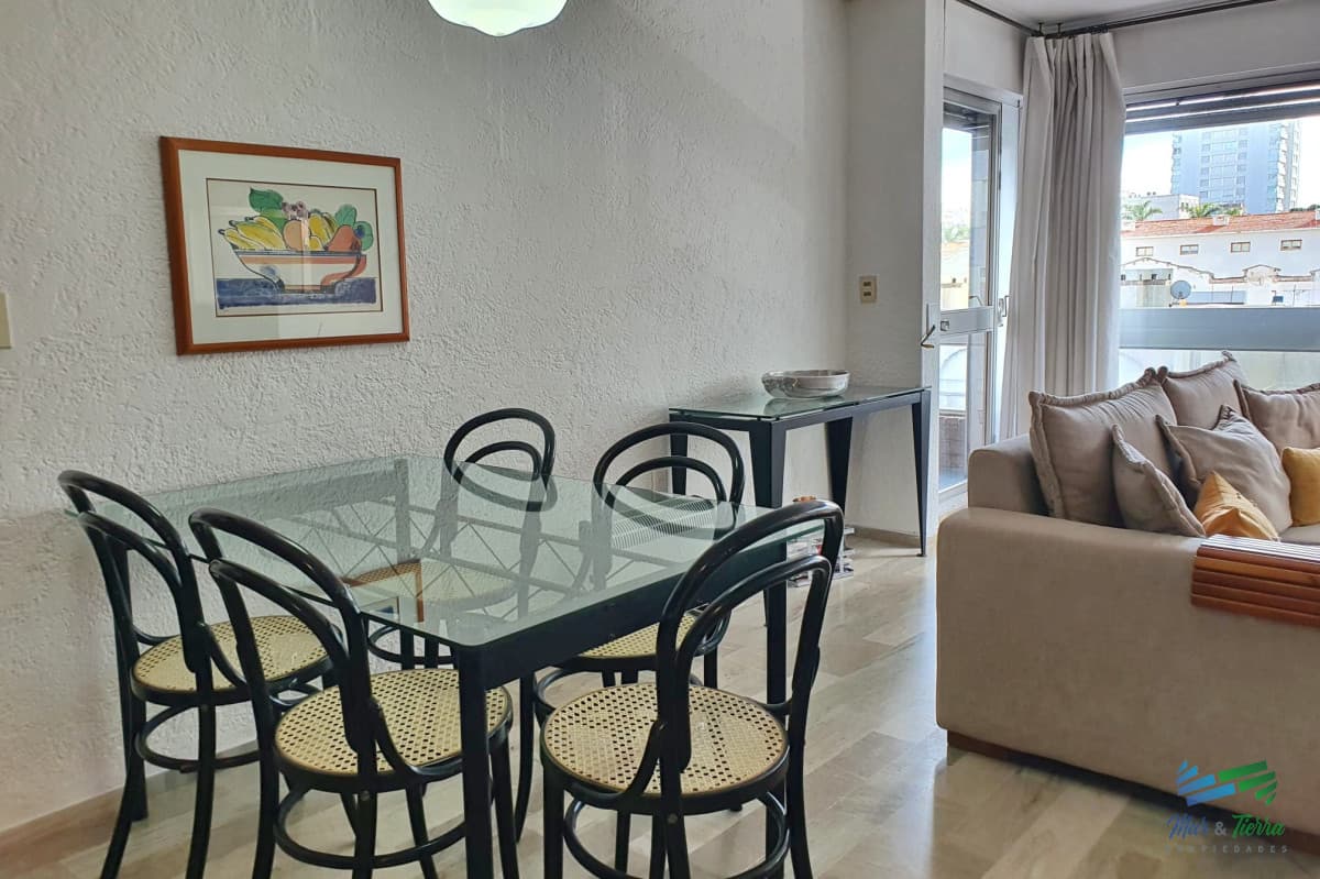 En venta apartamento 3 dormitorios con parrillero propio y piscina en Peninsula, Punta del Este