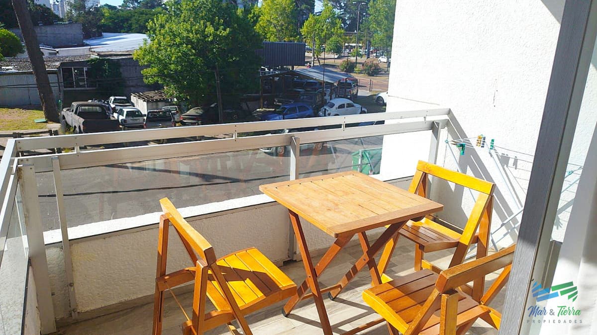 Venta de apartamento 2 dormitorios 2 baños sobre Avenida Roosevelt Punta del Este