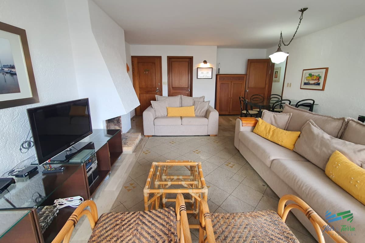 En venta apartamento 3 dormitorios con parrillero propio y piscina en Peninsula, Punta del Este