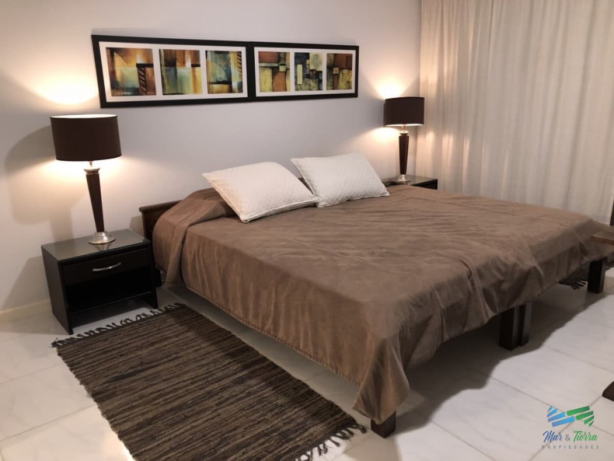 En venta.. piso intermedio, planta amplia muy luminosa, en excelente condiciones.