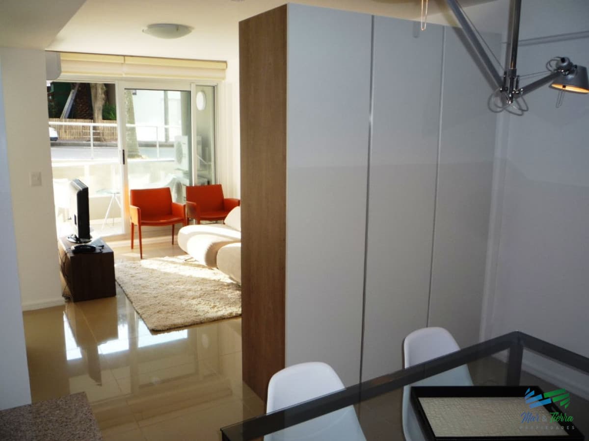 En alquiler y venta.. monoambiente amplio luminoso, a pasitos del Puerto!!!