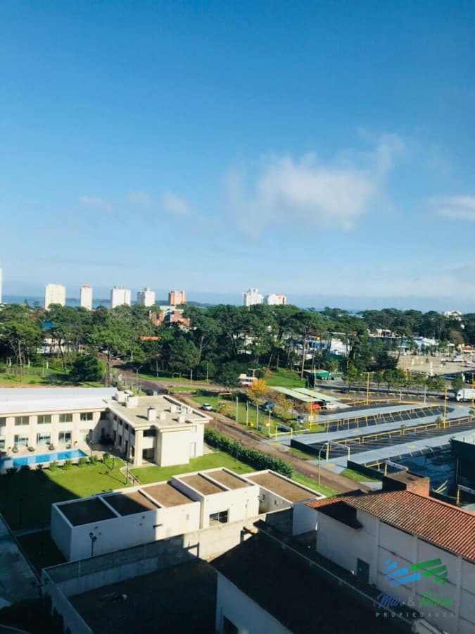 Apartamento de 3 dormitorios en Venta. Ave. Roosevelt, Punta Del Este