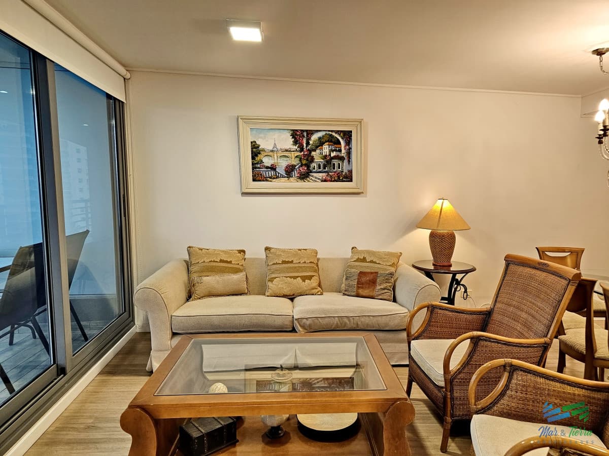 DEPARTAMENTO EN VENTA, PUNTA DEL ESTE, DOS DORMITORIOS DOS BAÑOS. EDIFICIO CON SERVICIOS