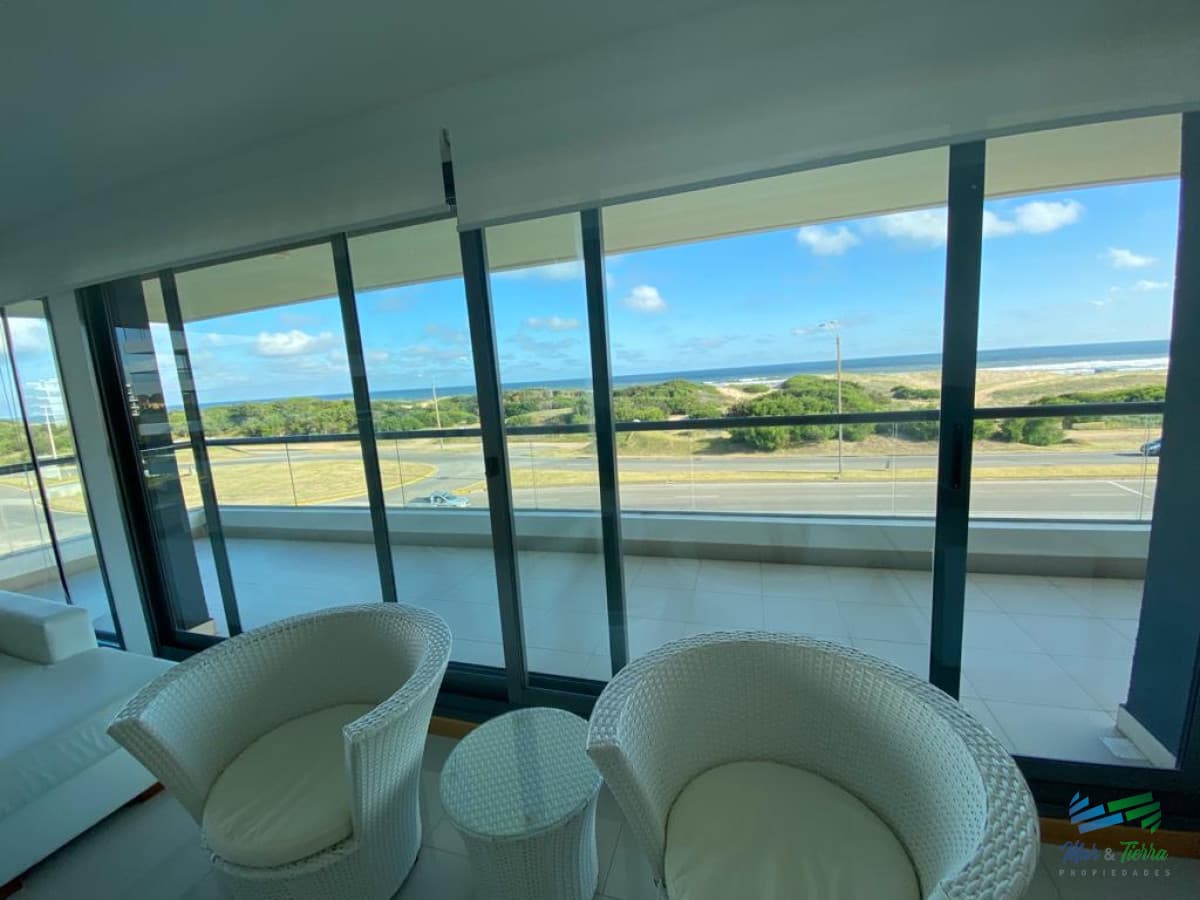 Vendo apartamento 3 dormitorios en brava frente al mar, Punta del Este.