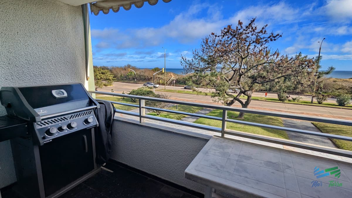 Venta de apartamento 3 dormitorios en primera línea sobre playa Mansa