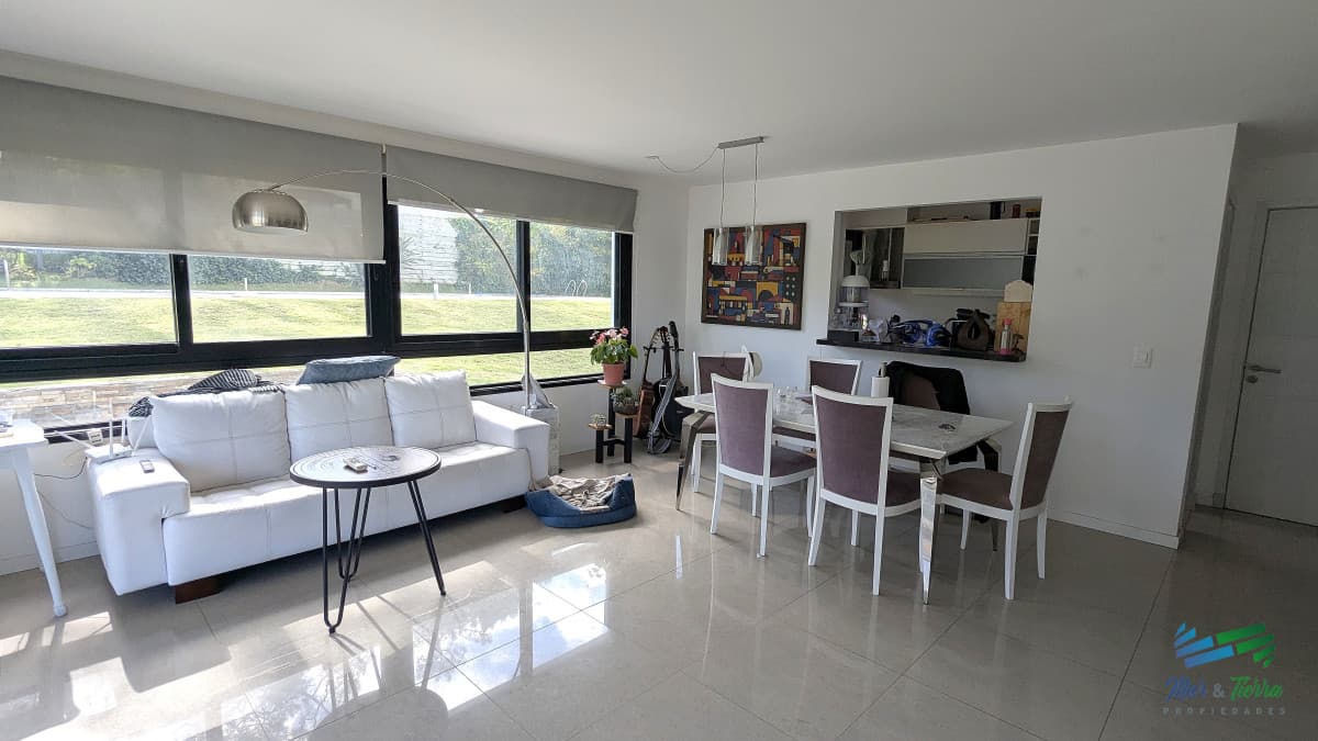Venta de apartamento 2 dormitorios con vista al mar zona Arcobaleno