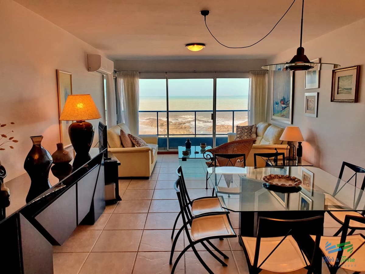Vendo o alquilo apartamento 3 dormitorios en primera línea en Penínsulta, Punta del Este
