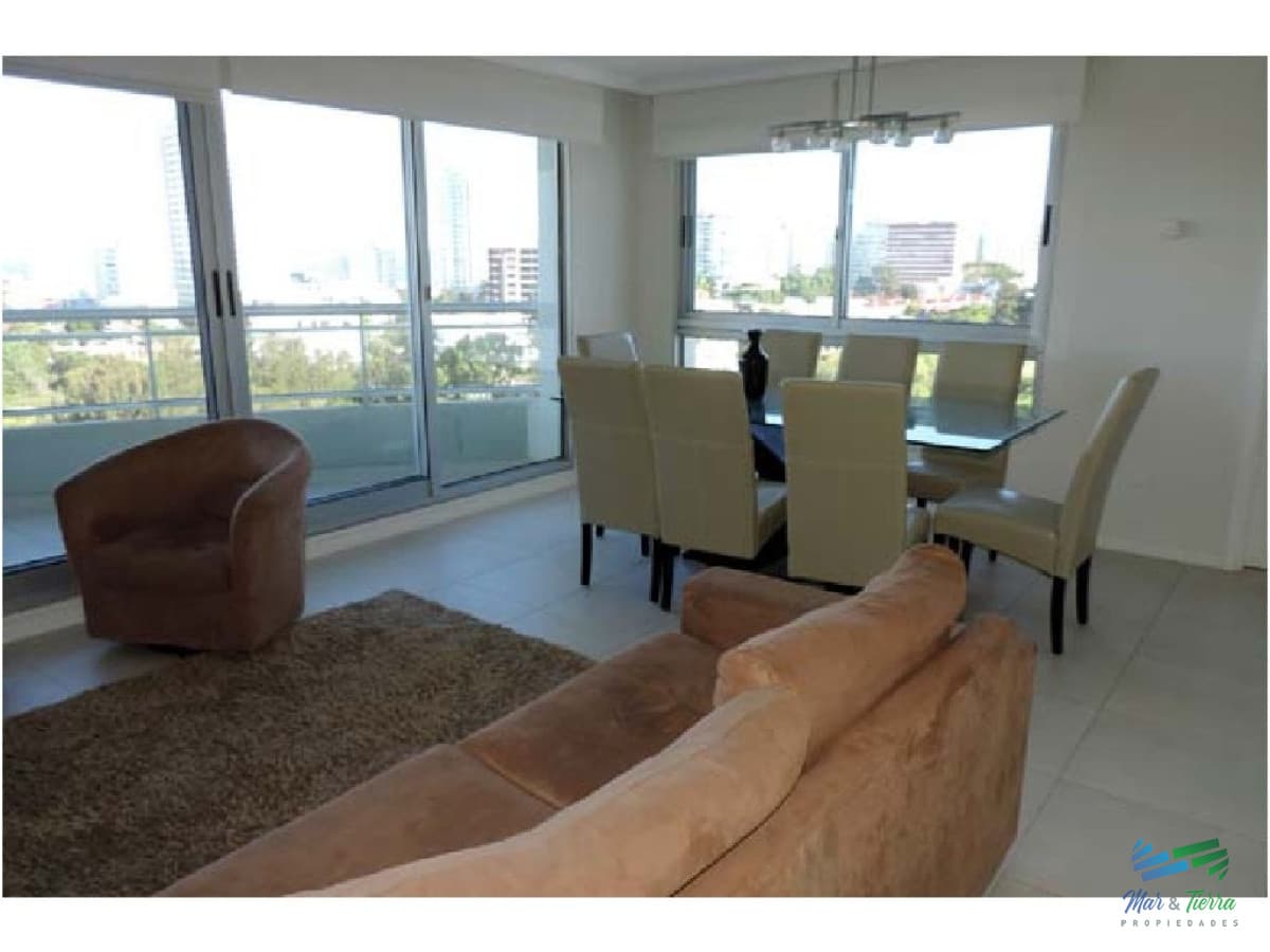 En venta.. Muy lindo apartamento sobre Av. Roosevelt, Punta del Este