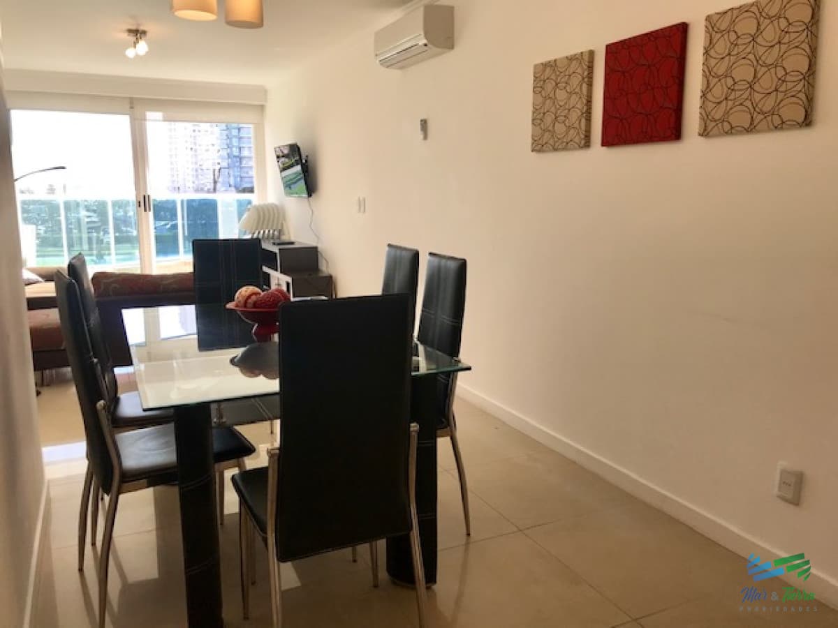 Apartamento en Alquiler a una cuadra del mar (Playa Mansa)  en torre nueva, con todos y excelentes servicios .