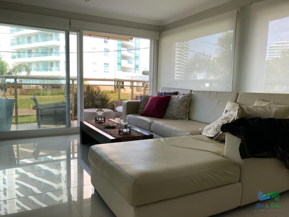 En venta.. excelente oportunidad , edificio con servicios, a pasitos del mar.