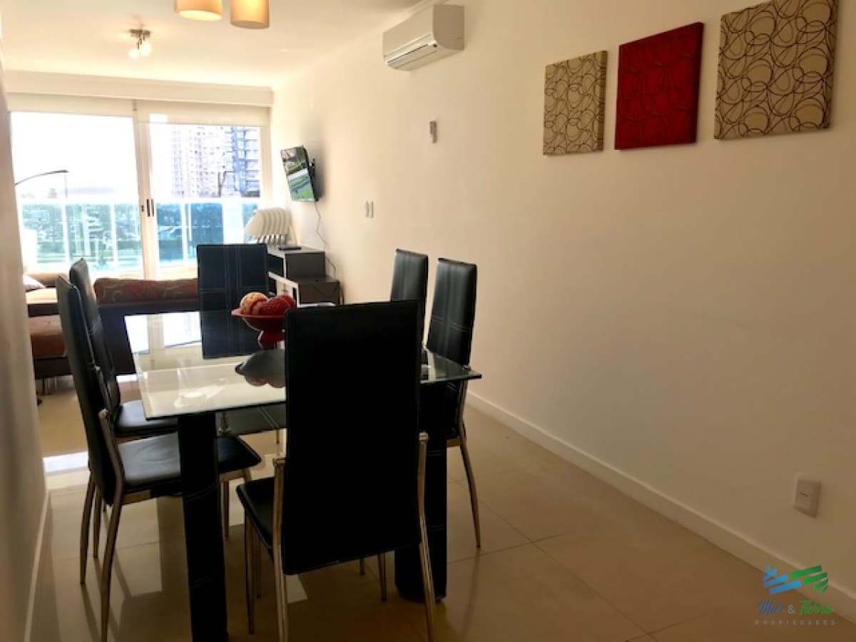 Apartamento en Alquiler a una cuadra del mar (Playa Mansa)  en torre nueva, con todos y excelentes servicios .