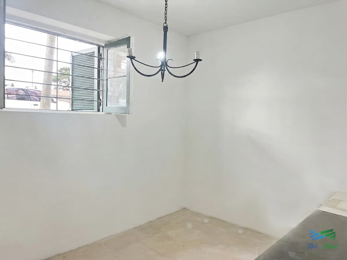 Oportunidad de inversión: Apartamento en subsuelo con gastos optimizados en Península