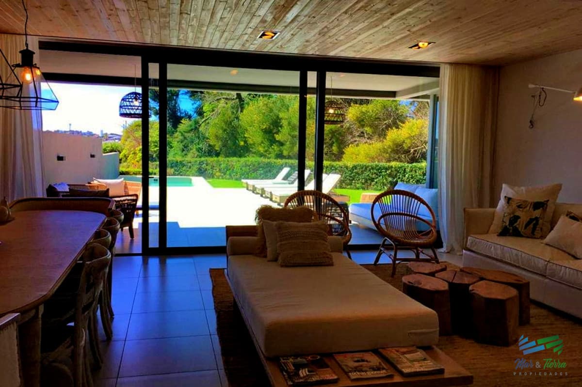 DEPARTAMENTO CON PISCINA PROPIA EN VENTA, 3 DORMITORIOS EN SUITE, PUNTA DEL ESTE