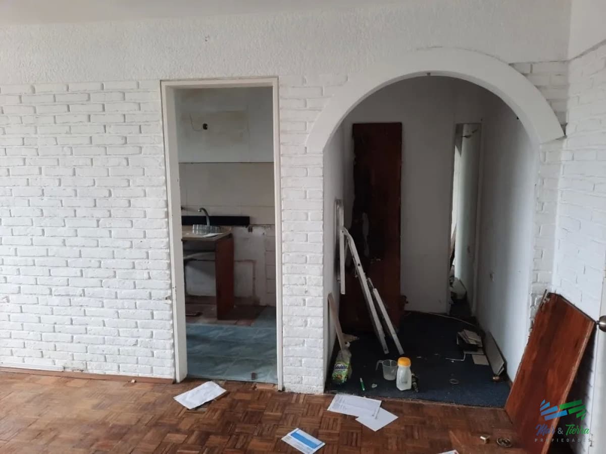 Vendo apartamento 3 dormitorios en el centro de Maldonado, piso alto.