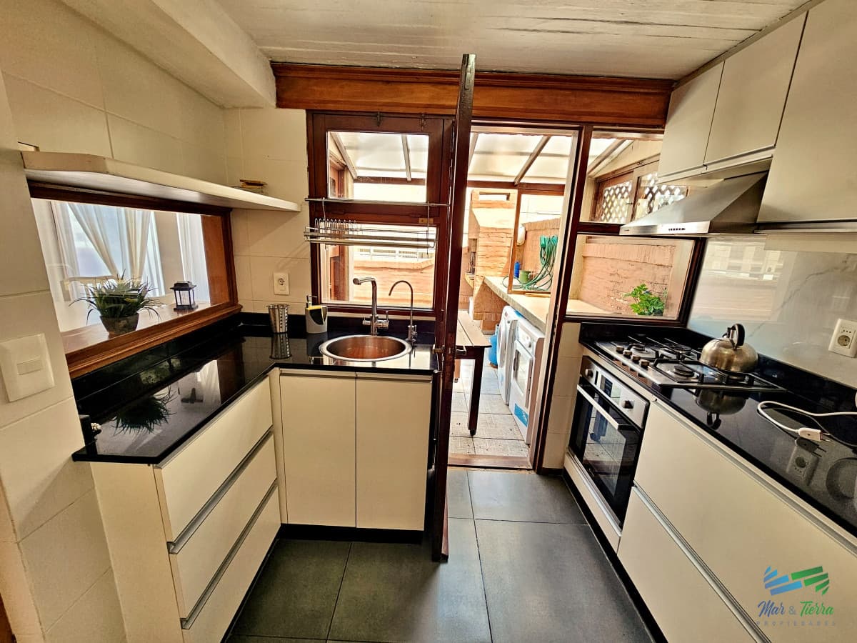 APARTAMENTO EN VENTA Y ALQUILER, PENÍNSULA, GRAN TERRAZA, RECICLADO.