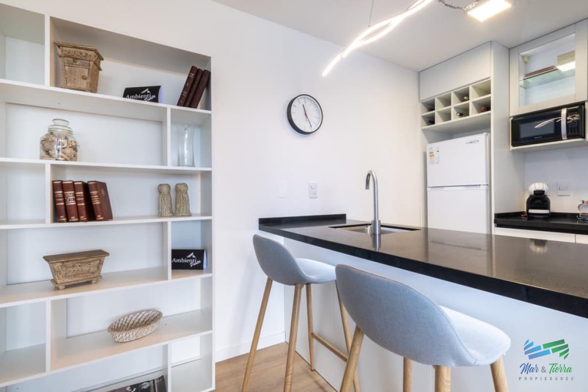 En venta apartamento nuevo con renta, 2 dormitorios con cochera, en Maldonado