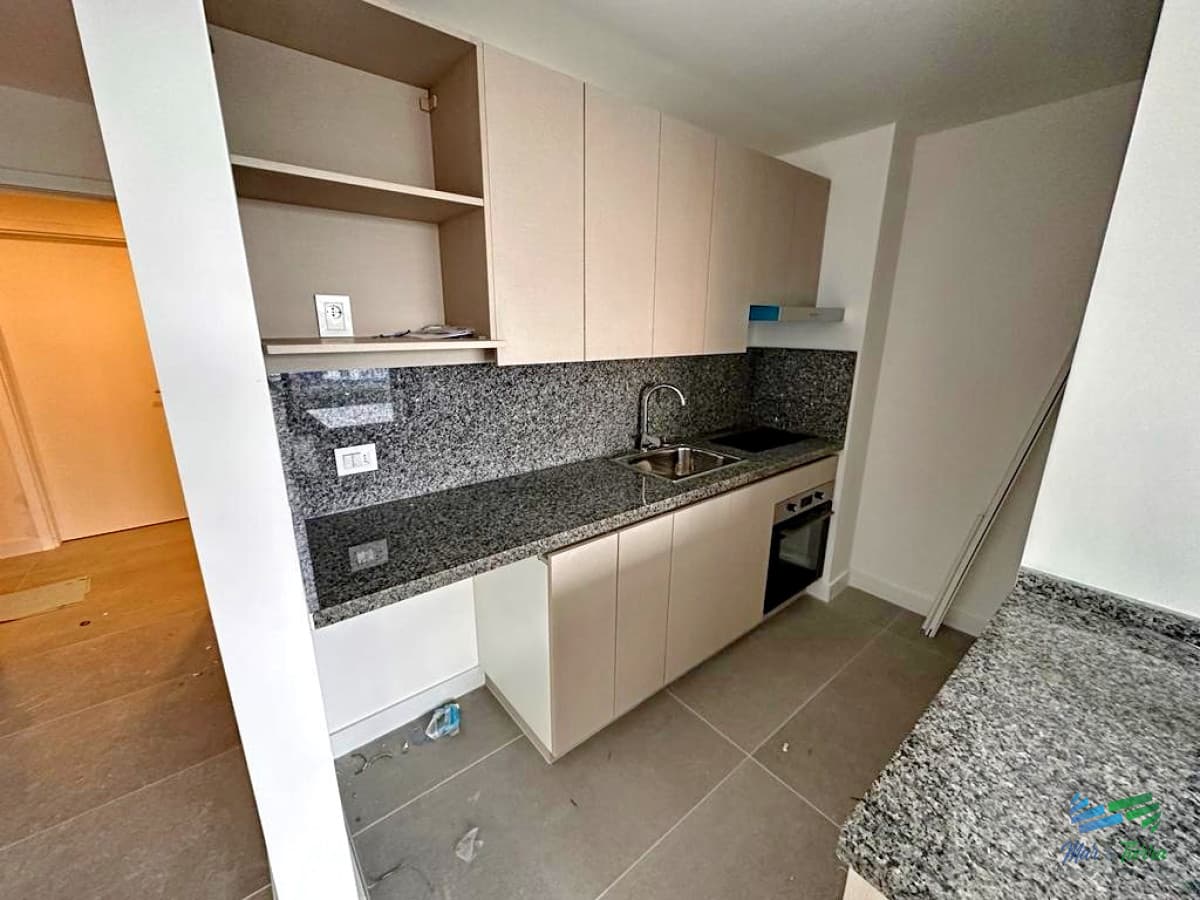 Vendo apartamento monoambiente a estrenar, con buenos servicios, en Punta del Este