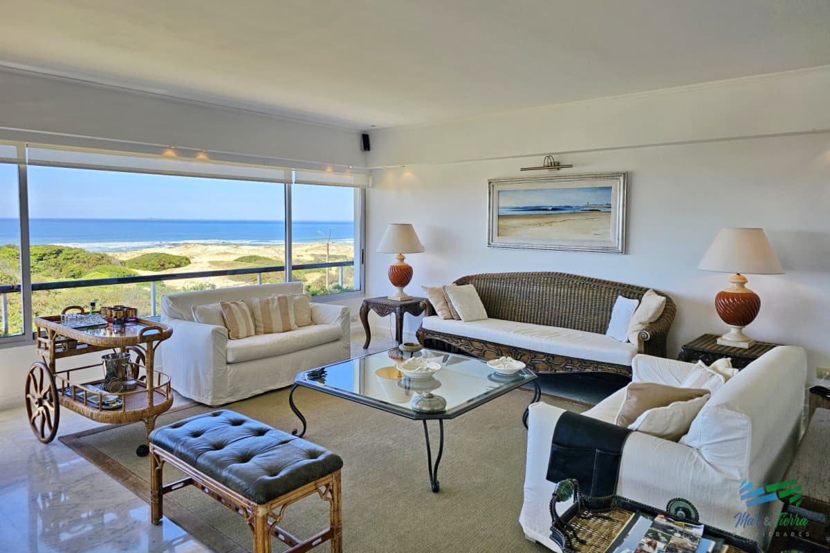 APARTAMENTO CON 3 DORMITORIOS Y SERVICIO, PARRILLERO PROPIO, JACUZZI, VISTA AL MAR, RINCÓN DEL INDIO, PUNTA DEL ESTE
