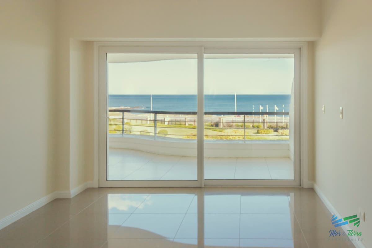 Venta de Apartamento 2 DORMITORIOS en Playa Mansa, Punta del Este