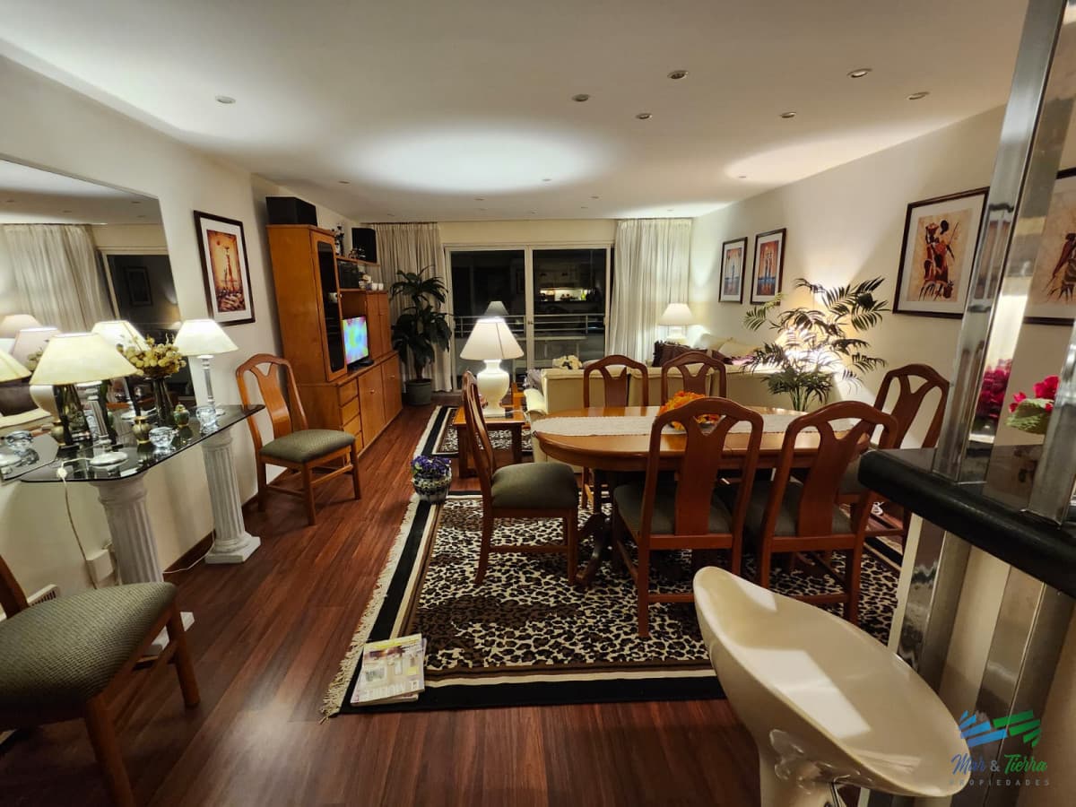 Venta de apartamento 3 dormitorios en primera línea sobre playa Mansa