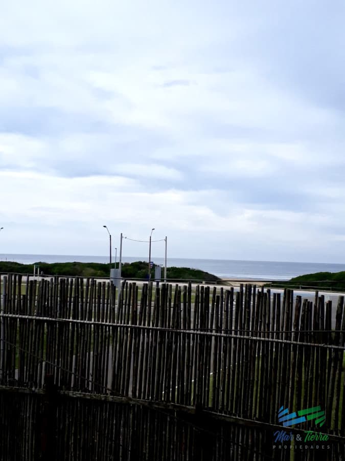 Oportunidad en venta con vista al mar, totalmente reciclado