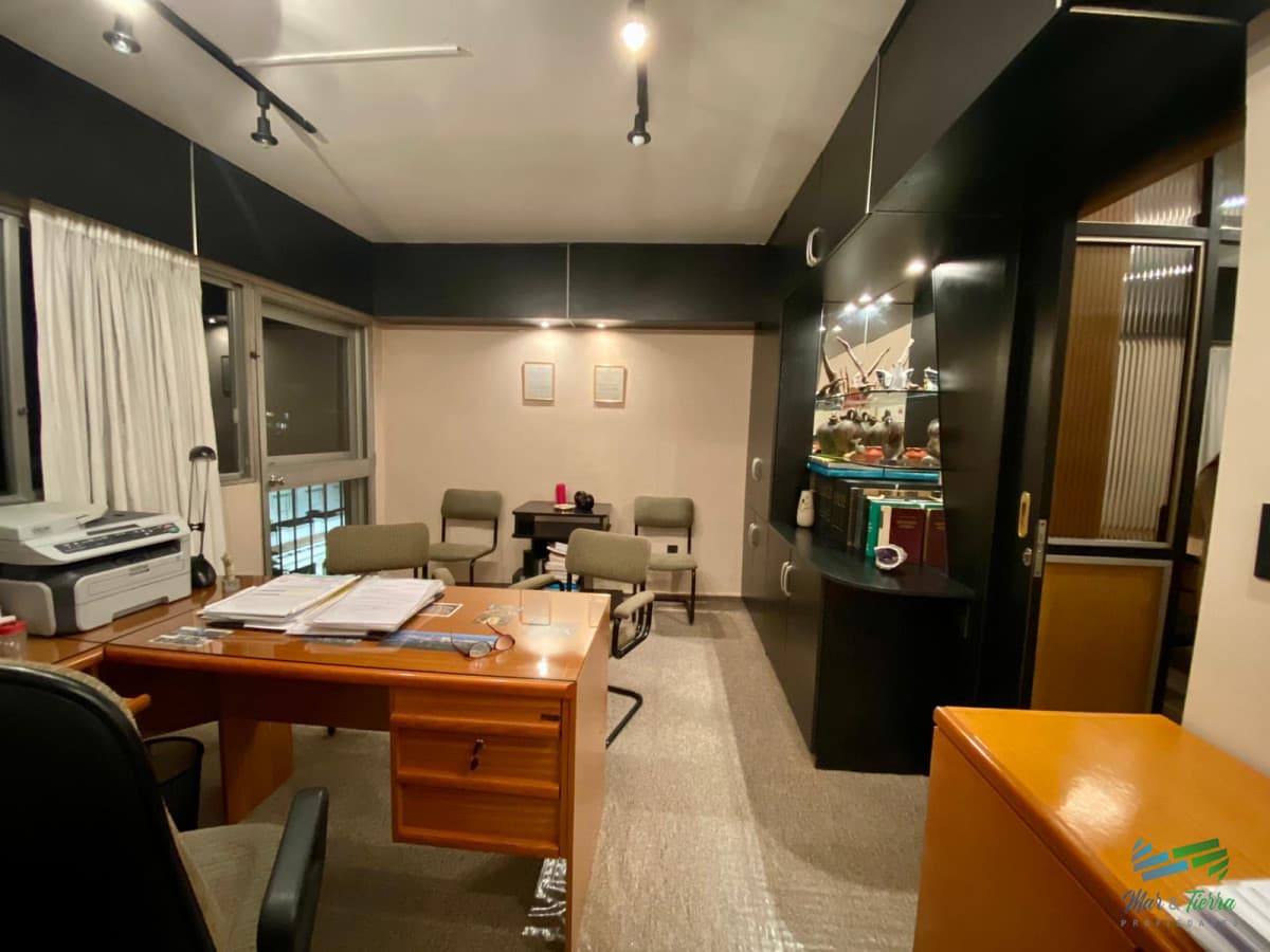Vendo apartamento, estudio, oficina, 1 dormitorio piso alto, centro de Montevideo