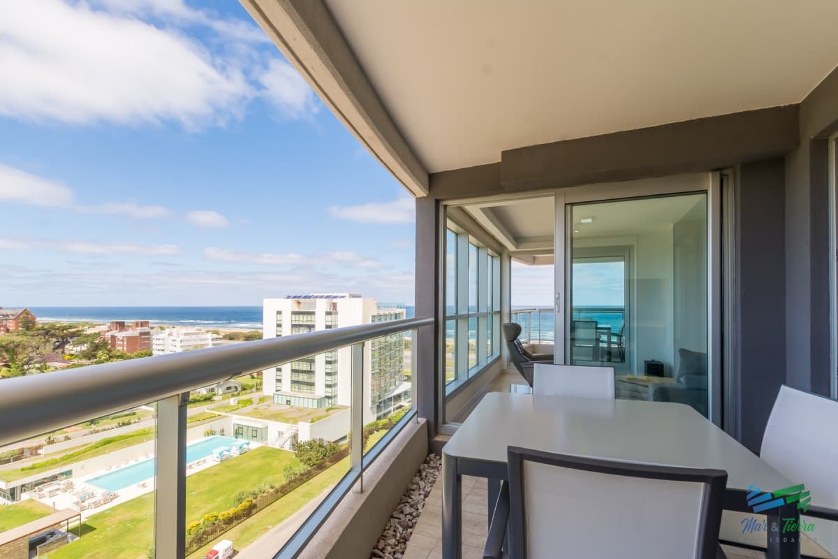 Alquilo excelente apartamento en torre de categoría.