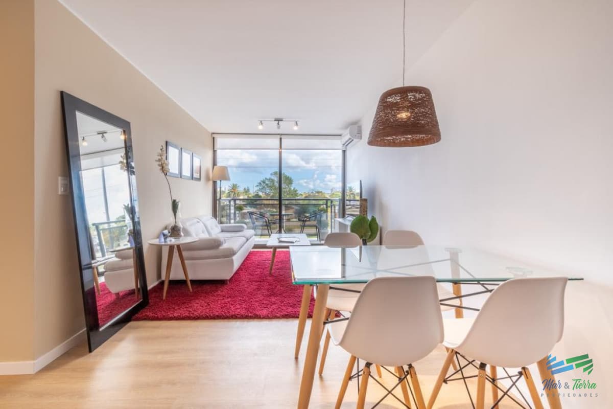 En venta apartamento nuevo con renta, 2 dormitorios con cochera, en Maldonado