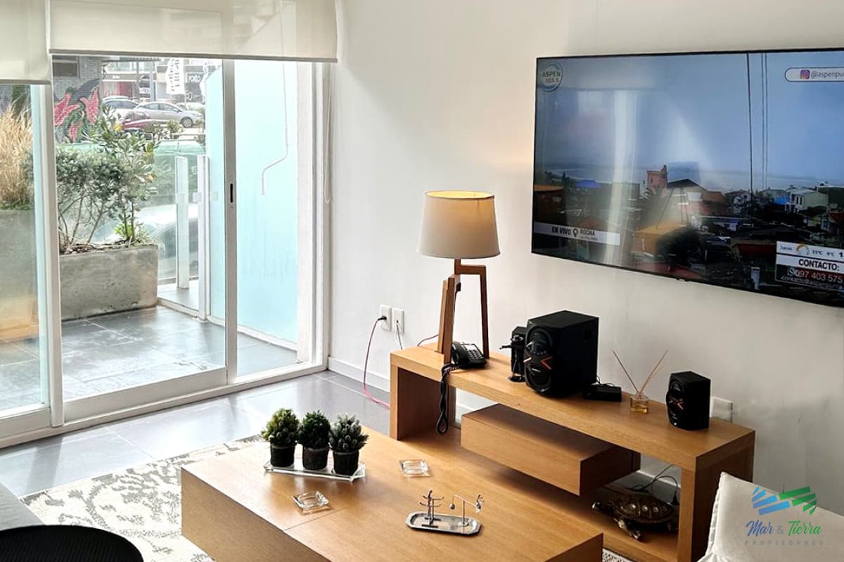 APARTAMENTO DISPONIBLE EN ALQUILER, AMPLIO, LUMINOSO, EN LA PENÍNSULA, PUNTA DEL ESTE.