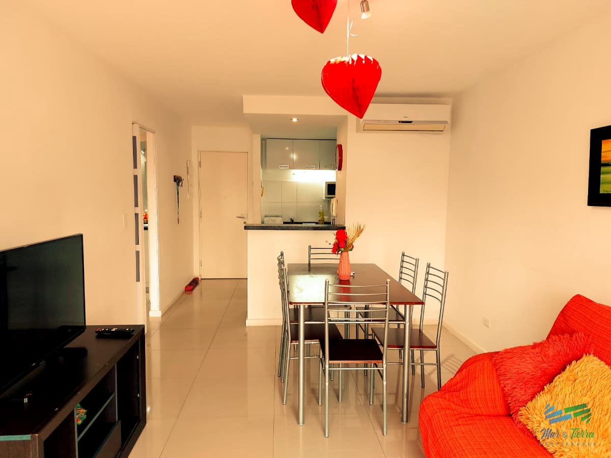 Venta de apartamento un dormitorio y medio en Maldonado, centro.