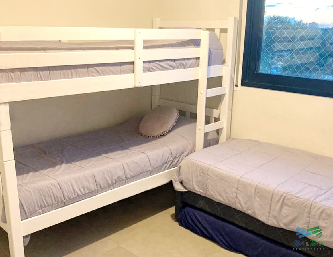 APARTAMENTO EN VENTA, DOS DORMITORIOS, EN TORRE CON SERVICIOS.